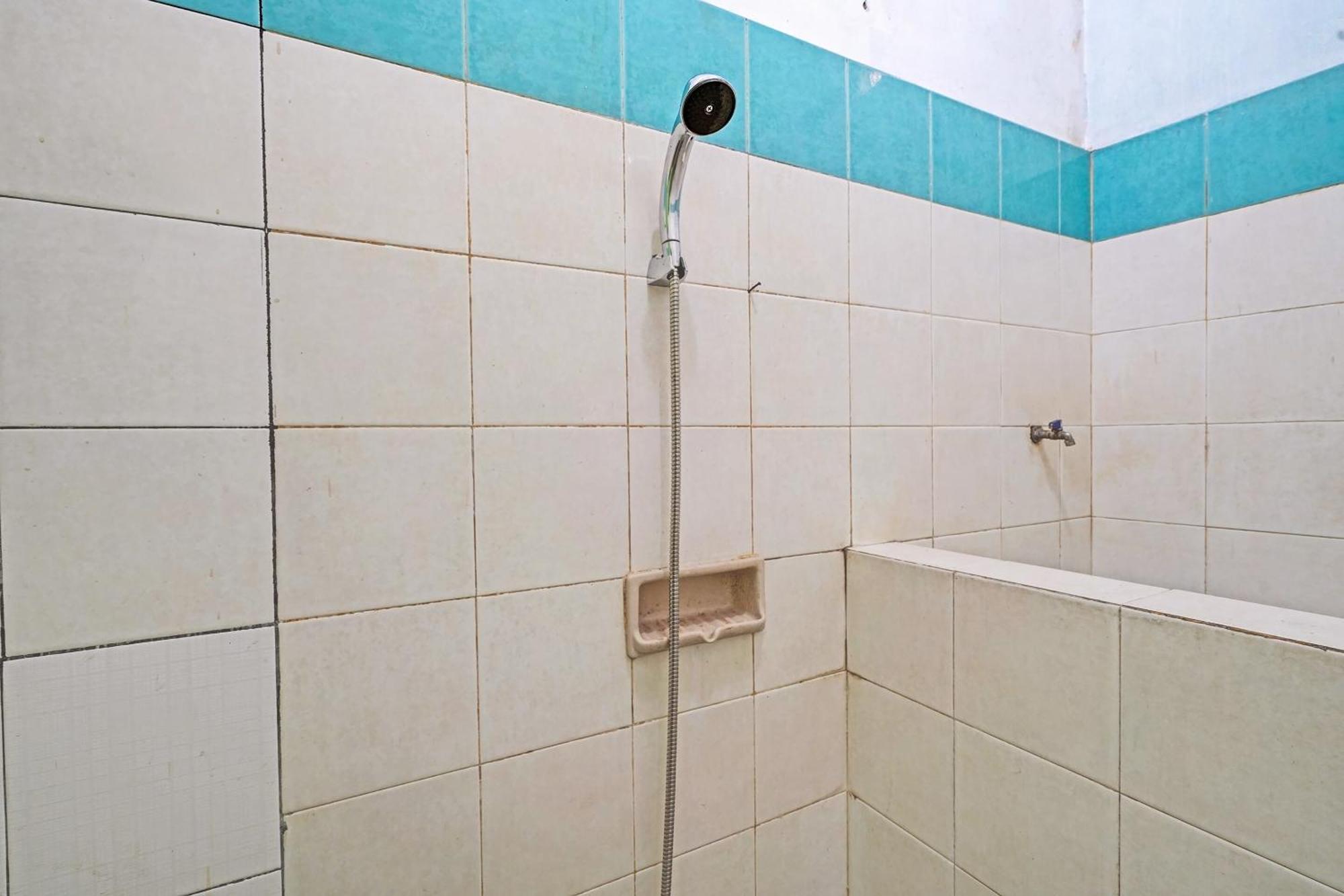 万隆 Oyo Life 92709 Kost Teras Cikapundung Syariah酒店 外观 照片